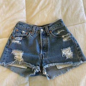 Levi’s cut off shorts.